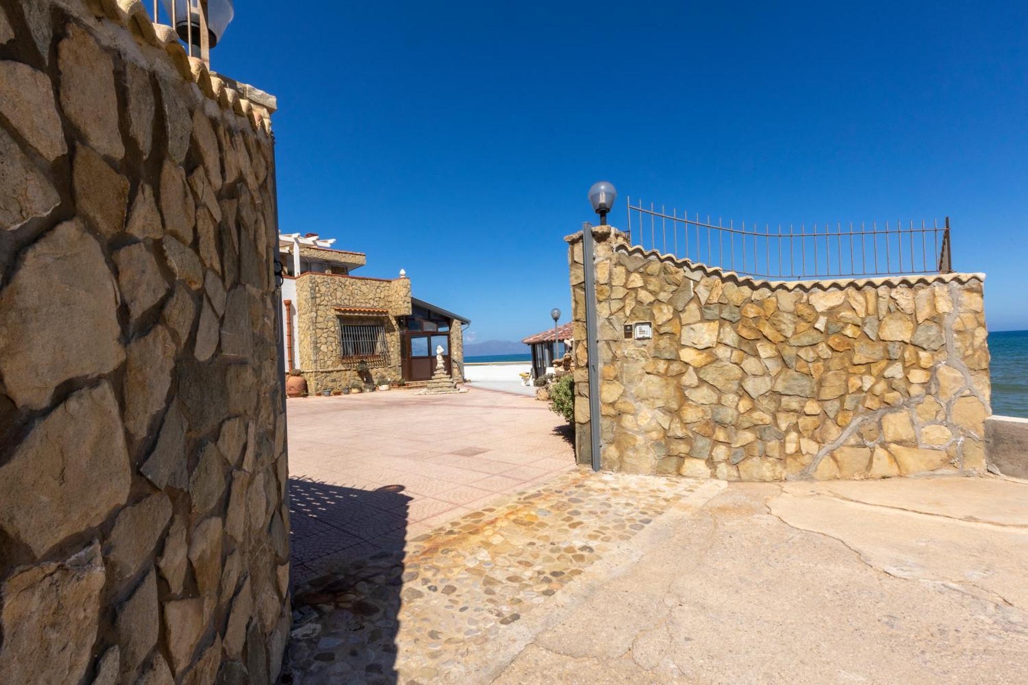 Casa Vacanza Barbera - In Riva Al Mare Βίλα Trappeto  Εξωτερικό φωτογραφία